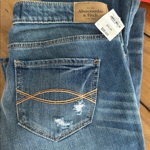New with tags. Abercrombie and Fitch skinny jean. 26 x 33 size 2R